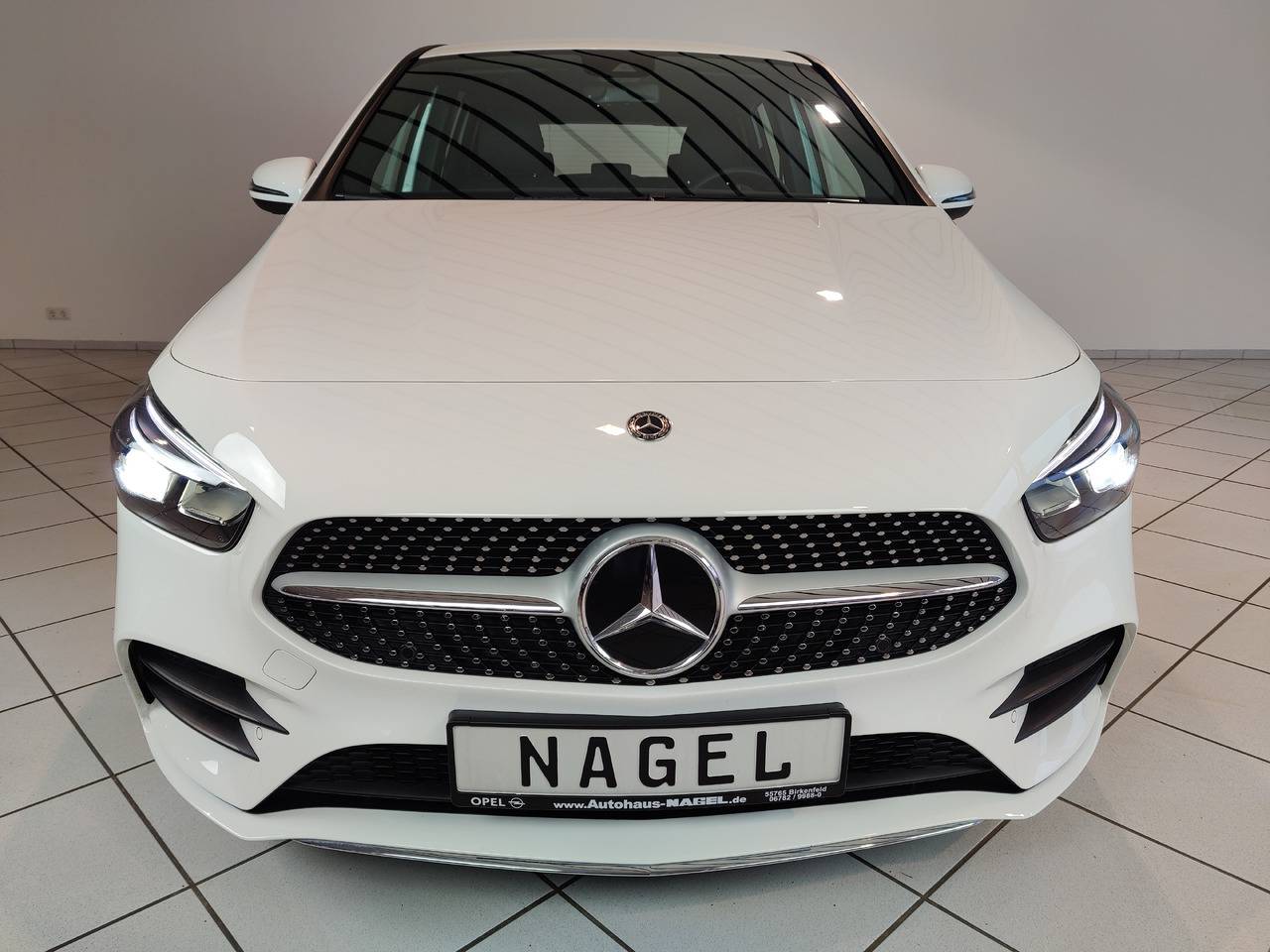 Mercedes-Benz B 200 d 8G-DCT AMG Line Kam Navi SHZ LED - Car: picture 3 Mercedes-Benz B 200 d 8G-DCT AMG Line Kam Navi SHZ LED - Car: picture 3