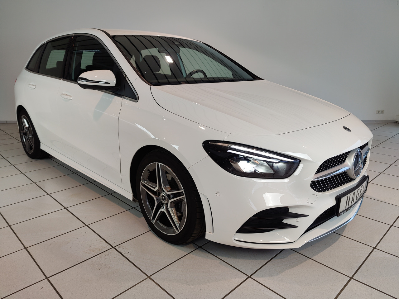 Mercedes-Benz B 200 d 8G-DCT AMG Line Kam Navi SHZ LED - Car: picture 2 Mercedes-Benz B 200 d 8G-DCT AMG Line Kam Navi SHZ LED - Car: picture 2