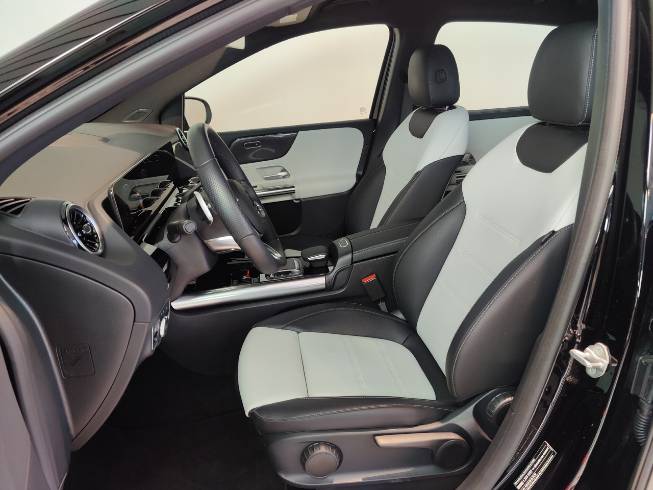 Car Mercedes-Benz B 200 d 8G-DCT AMG Line Navi LED Sport DAB Rükam: picture 10