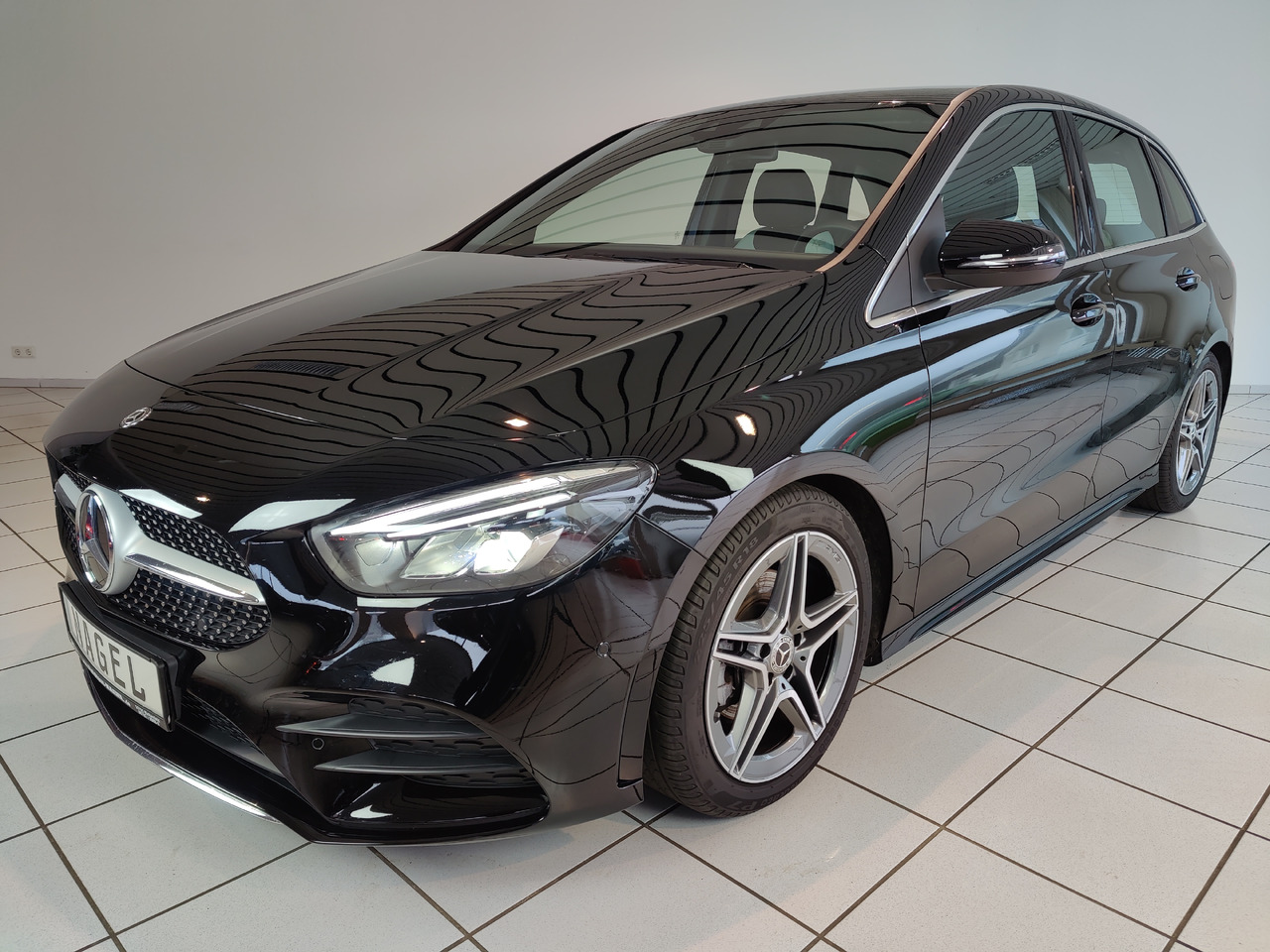 Mercedes-Benz B 200 d 8G-DCT AMG Line Navi LED Sport DAB Rükam - Car: picture 1 Mercedes-Benz B 200 d 8G-DCT AMG Line Navi LED Sport DAB Rükam - Car: picture 1