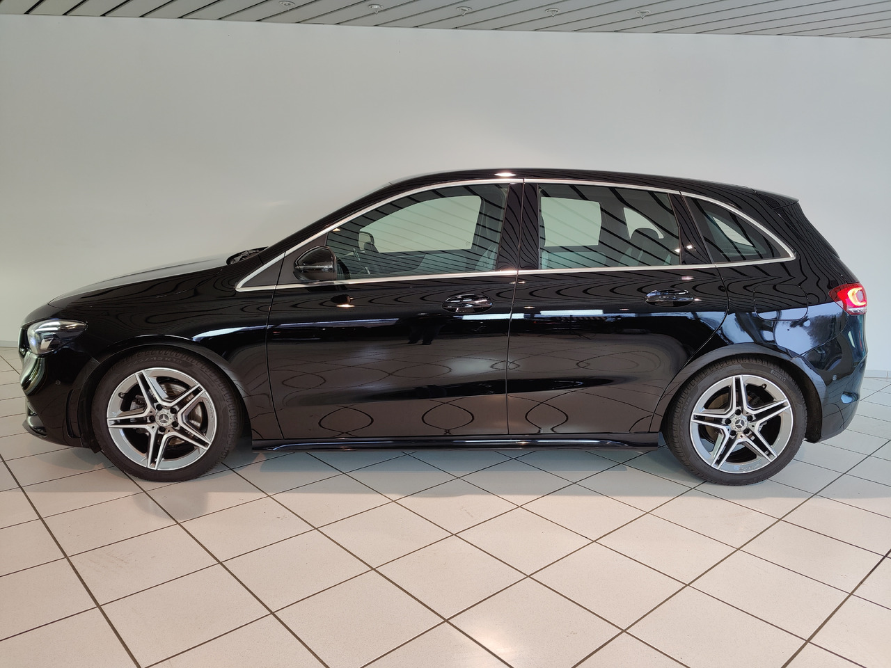 Car Mercedes-Benz B 200 d 8G-DCT AMG Line Navi LED Sport DAB Rükam: picture 8