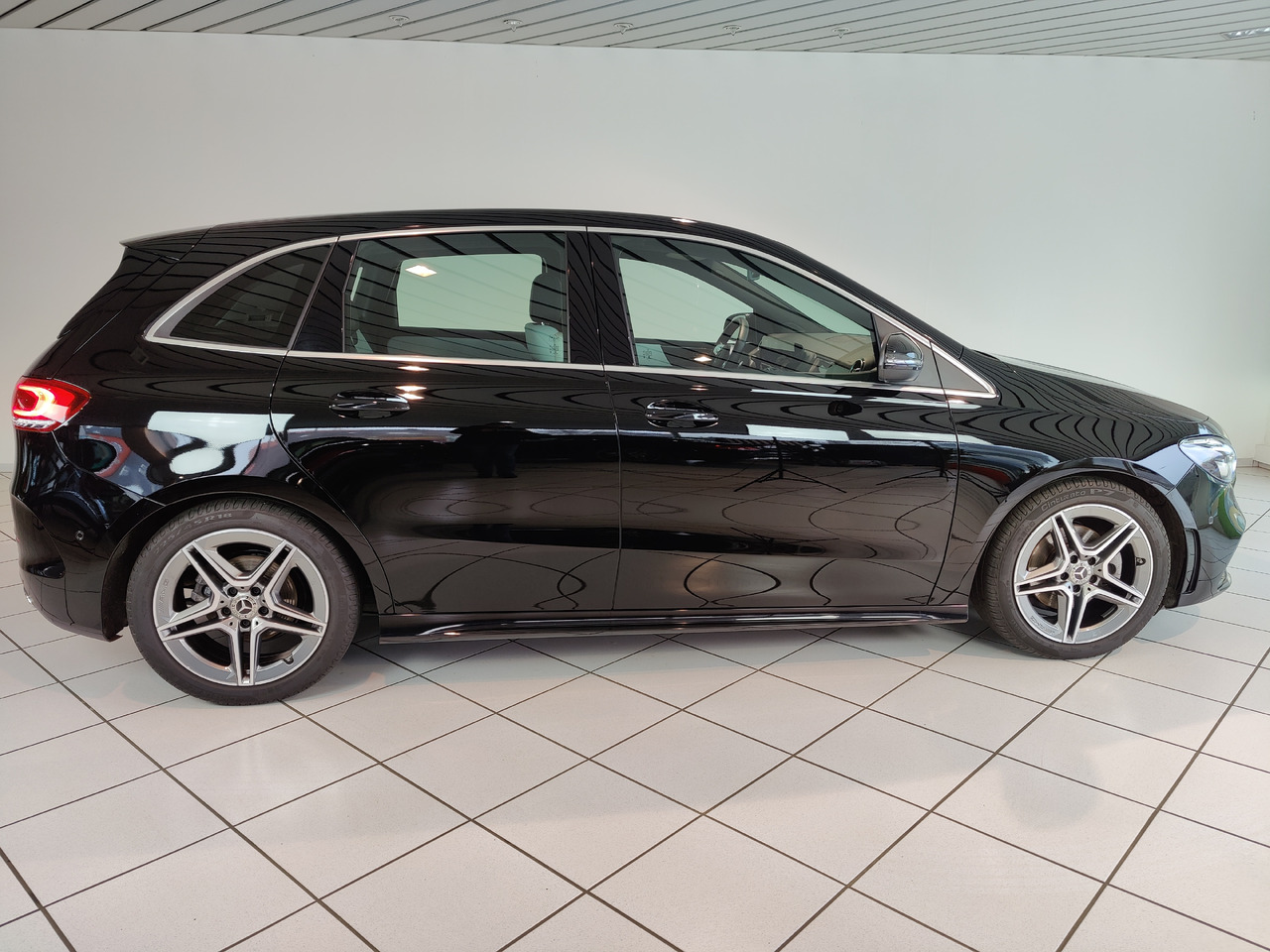 Car Mercedes-Benz B 200 d 8G-DCT AMG Line Navi LED Sport DAB Rükam: picture 7