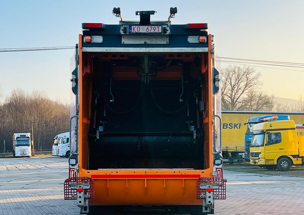 Mercedes-Benz Actros 2533 / 6x2 Śmieciarka / Zoeller Medium X2 / - Garbage truck: picture 3 Mercedes-Benz Actros 2533 / 6x2 Śmieciarka / Zoeller Medium X2 / - Garbage truck: picture 3