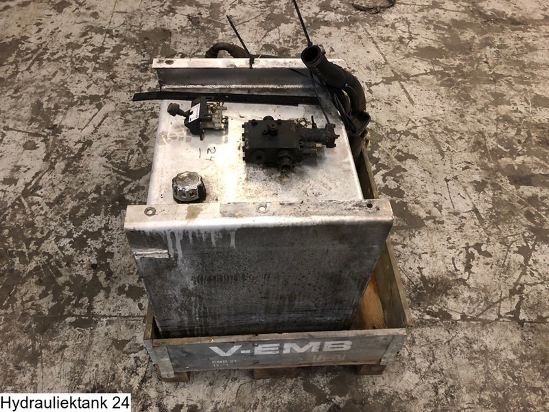 Afhymat 210 Liter Tank, PTO Switch and Hydraulic hoses - Hydraulics: picture 2 Afhymat 210 Liter Tank, PTO Switch and Hydraulic hoses - Hydraulics: picture 2