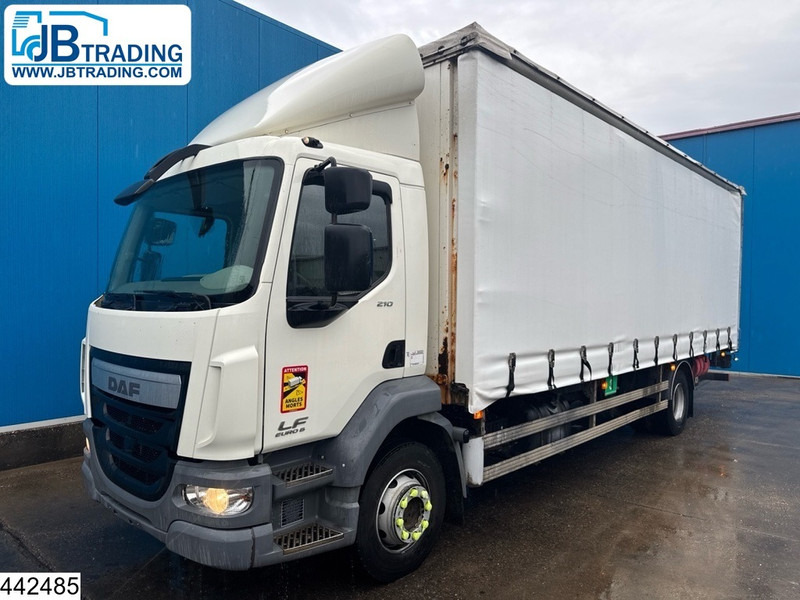 DAF LF 210 EURO 6, Dhollandia - Box truck: picture 1 DAF LF 210 EURO 6, Dhollandia - Box truck: picture 1