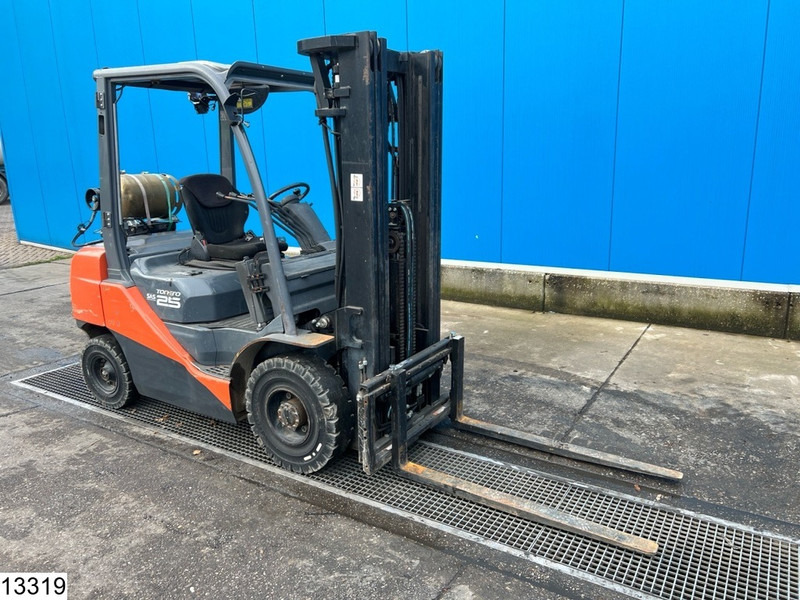 Toyota 8 FGF 25 2.500 KG - LPG forklift: picture 2 Toyota 8 FGF 25 2.500 KG - LPG forklift: picture 2