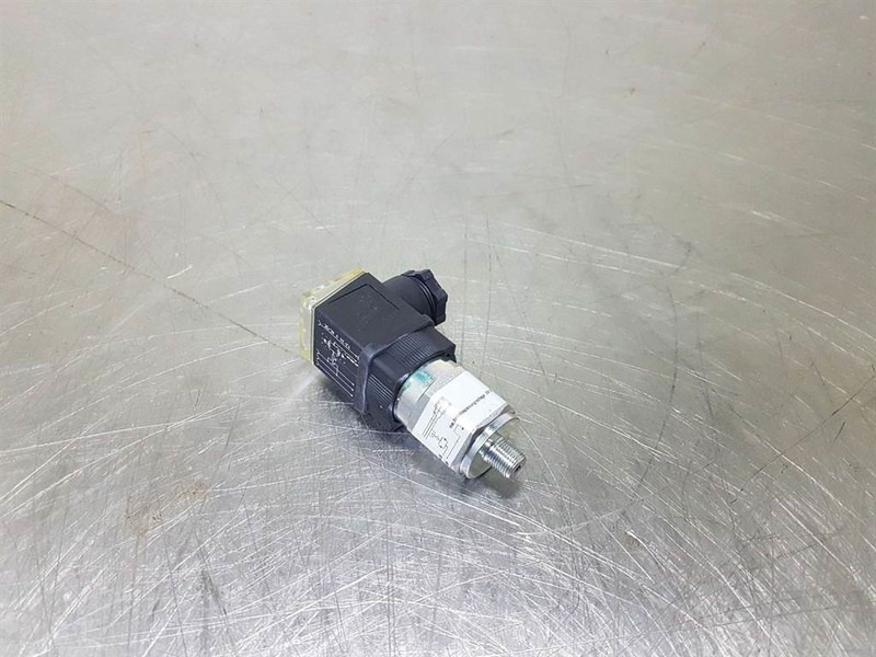 Hydac VMF 2 D.1 /-L24-301705-Clogging indicators - Electrical system for Construction machinery: picture 1 Hydac VMF 2 D.1 /-L24-301705-Clogging indicators - Electrical system for Construction machinery: picture 1