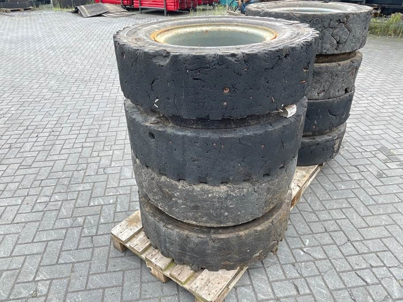 Liebherr 10.00-20 - Tire/Reifen/Band - Wheels and tires for Construction machinery: picture 2 Liebherr 10.00-20 - Tire/Reifen/Band - Wheels and tires for Construction machinery: picture 2