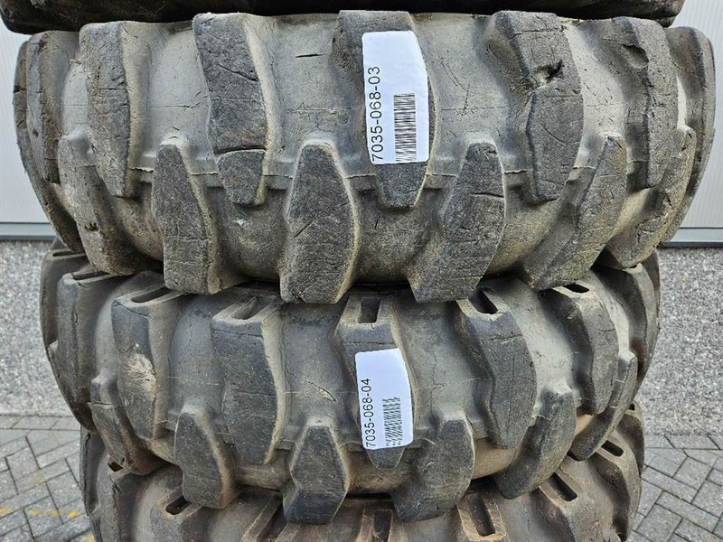 Liebherr A924B-Athletik 10.00-20-Tire/Reifen/Band - Wheels and tires for Construction machinery: picture 4 Liebherr A924B-Athletik 10.00-20-Tire/Reifen/Band - Wheels and tires for Construction machinery: picture 4