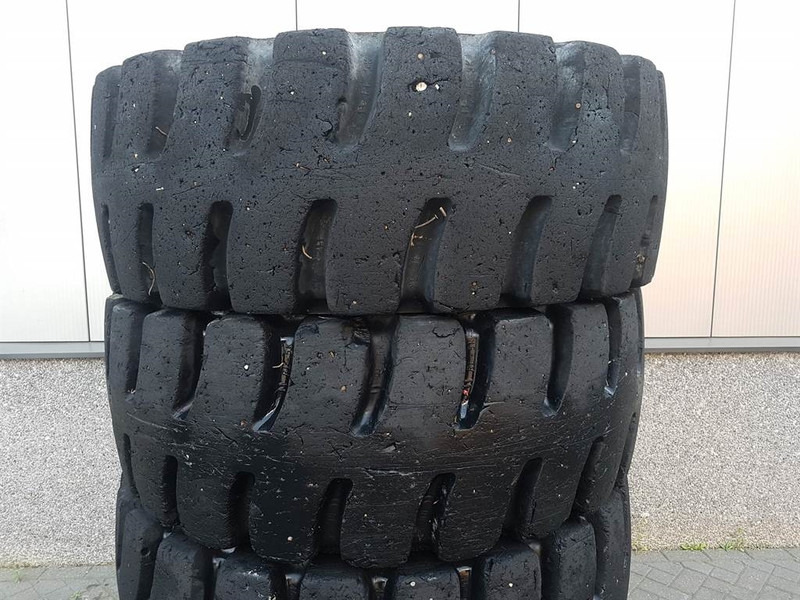 Liebherr L514 Stereo-Goodyear 17.5R25-Tire/Reifen/Band - Tire for Construction machinery: picture 3 Liebherr L514 Stereo-Goodyear 17.5R25-Tire/Reifen/Band - Tire for Construction machinery: picture 3