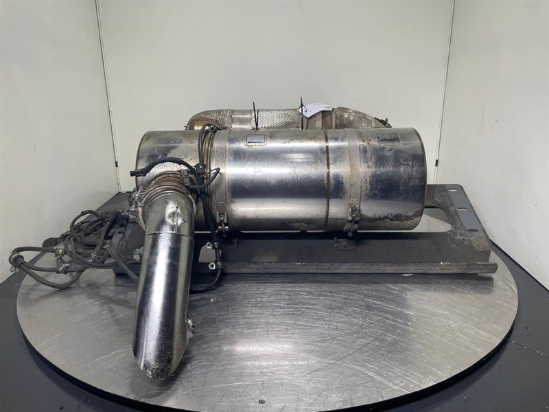 Liebherr L556-10144041-Particulate filter/Partikelfilter - Engine for Construction machinery: picture 3 Liebherr L556-10144041-Particulate filter/Partikelfilter - Engine for Construction machinery: picture 3