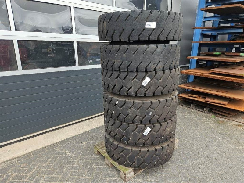 Liebherr LH24M-Michelin 11.00R20-Tyre/Reifen/Band - Wheels and tires for Construction machinery: picture 3 Liebherr LH24M-Michelin 11.00R20-Tyre/Reifen/Band - Wheels and tires for Construction machinery: picture 3