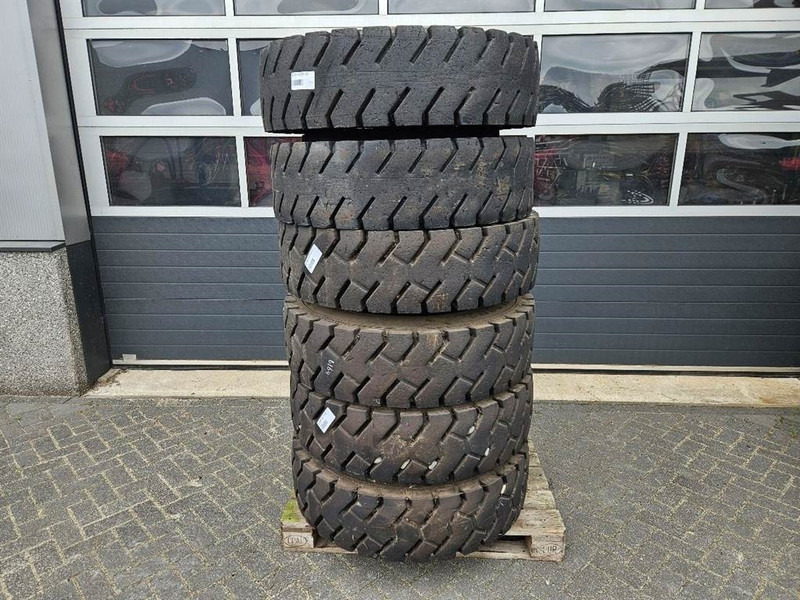 Liebherr LH24M-Michelin 11.00R20-Tyre/Reifen/Band - Wheels and tires for Construction machinery: picture 1 Liebherr LH24M-Michelin 11.00R20-Tyre/Reifen/Band - Wheels and tires for Construction machinery: picture 1