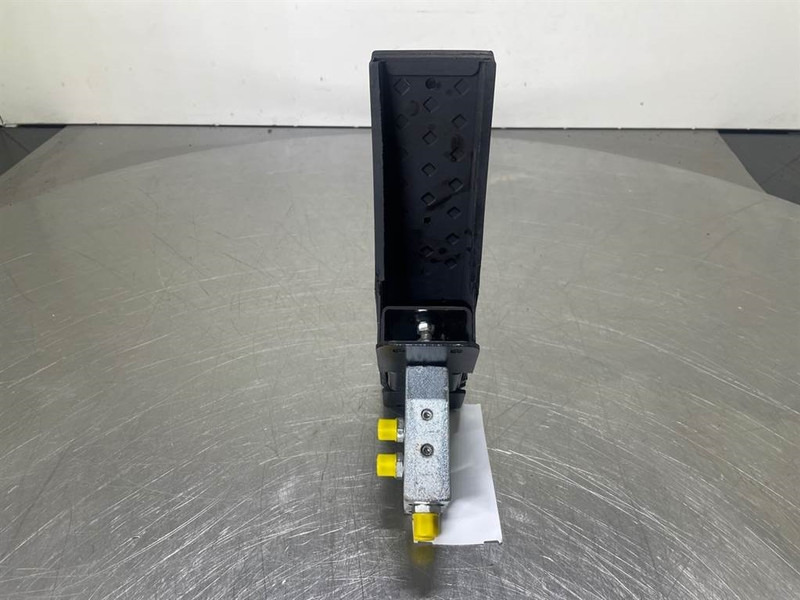 Mecalac 12MTX-5270642-Control pedal boom - Hydraulics for Construction machinery: picture 4 Mecalac 12MTX-5270642-Control pedal boom - Hydraulics for Construction machinery: picture 4