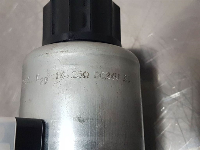 Parker D3W002CNJW42 - Valve/Ventile/Ventiel - Hydraulics for Construction machinery: picture 5 Parker D3W002CNJW42 - Valve/Ventile/Ventiel - Hydraulics for Construction machinery: picture 5