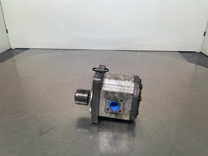 Sauer Danfoss SNP3NN/044RN06-111.25.220.0A-Gearpump/Tandwielpomp - Hydraulics for Construction machinery: picture 1 Sauer Danfoss SNP3NN/044RN06-111.25.220.0A-Gearpump/Tandwielpomp - Hydraulics for Construction machinery: picture 1