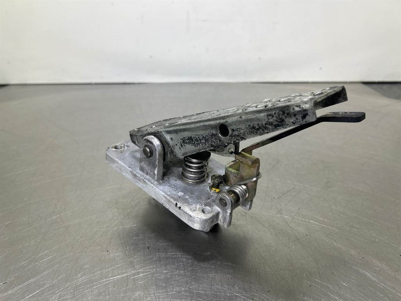 Terex TW150-6041506-Brake pedal/Bremspedal/Rempedaal - Cab and interior for Construction machinery: picture 4 Terex TW150-6041506-Brake pedal/Bremspedal/Rempedaal - Cab and interior for Construction machinery: picture 4