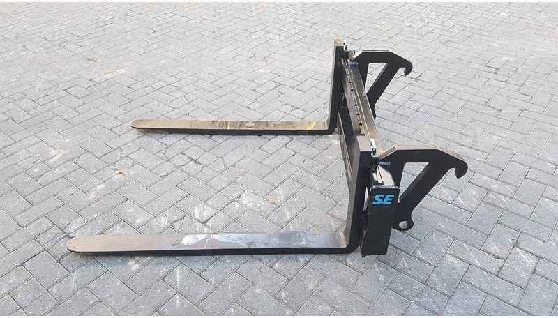 Volvo L30/L35-2,5T-Forks/Palletgabeln/Palletvorken - Forks for Construction machinery: picture 2 Volvo L30/L35-2,5T-Forks/Palletgabeln/Palletvorken - Forks for Construction machinery: picture 2