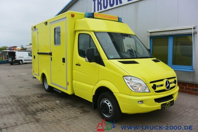 Mercedes-Benz Sprinter 516 CDI Intensiv- Rettung- Krankenwagen - Ambulance: picture 1 Mercedes-Benz Sprinter 516 CDI Intensiv- Rettung- Krankenwagen - Ambulance: picture 1