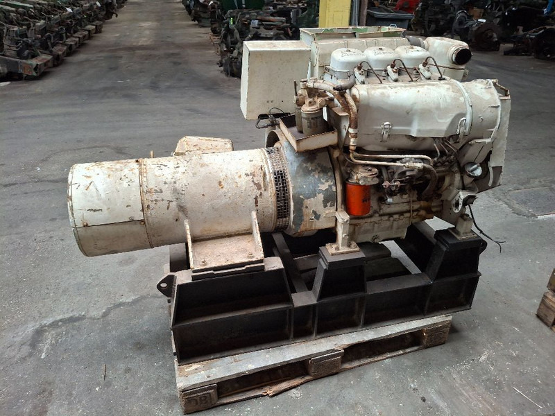 Deutz F3L912 - Spare parts: picture 4 Deutz F3L912 - Spare parts: picture 4