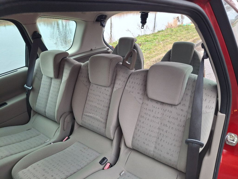 Truck Renault MEGANE SCENIC: picture 11