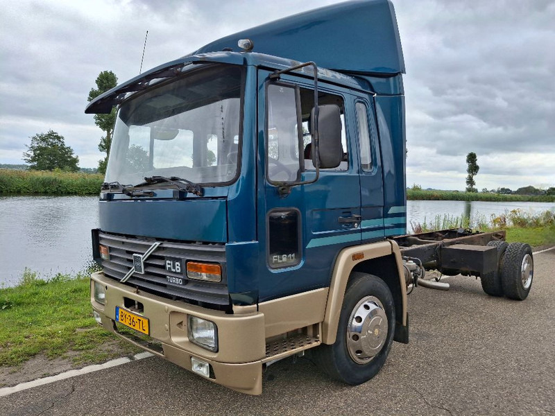 Volvo FL611 - Cab chassis truck: picture 1 Volvo FL611 - Cab chassis truck: picture 1