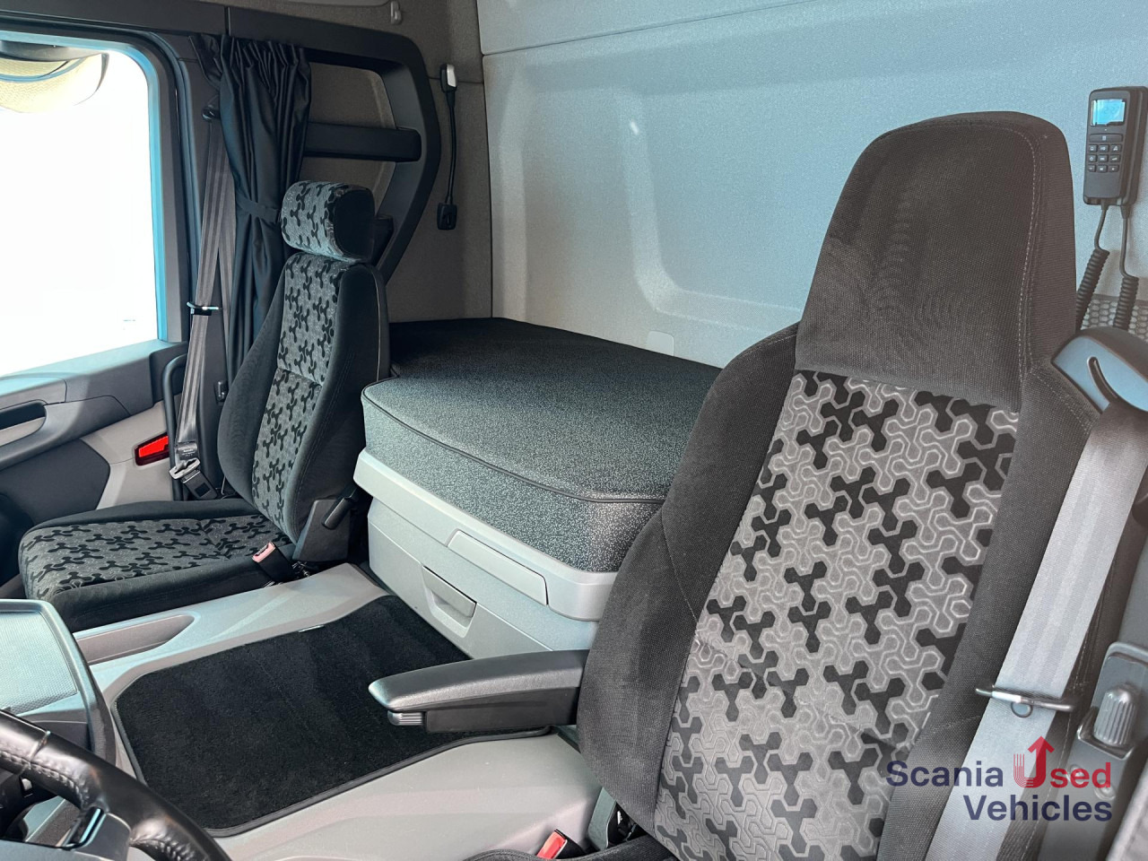 SCANIA G 360 A4x2NB HYBRID ! DIFF-L FULL AIR 8T LED NAVI - Tractor unit: picture 4 SCANIA G 360 A4x2NB HYBRID ! DIFF-L FULL AIR 8T LED NAVI - Tractor unit: picture 4