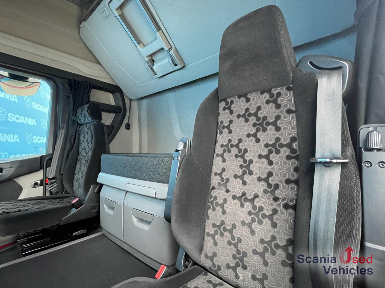 SCANIA R 450 A6x2/4NA RETARDER PTO LED NAVI - Tractor unit: picture 4 SCANIA R 450 A6x2/4NA RETARDER PTO LED NAVI - Tractor unit: picture 4