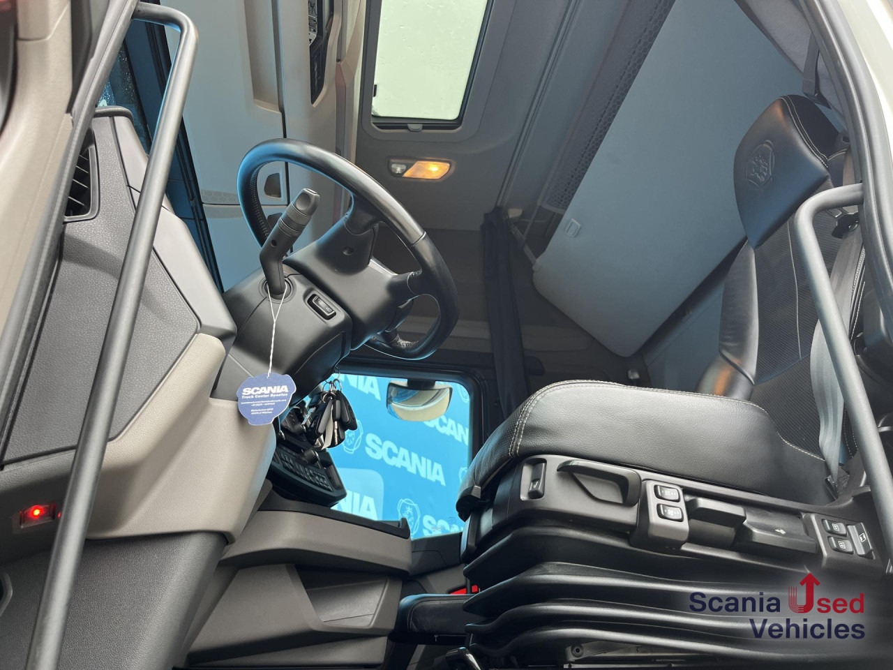 SCANIA S 590 A4x2NA V8 RETARDER DIFF-L 8T NAVI LED ALCOA - Tractor unit: picture 4 SCANIA S 590 A4x2NA V8 RETARDER DIFF-L 8T NAVI LED ALCOA - Tractor unit: picture 4