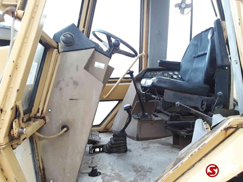 Backhoe loader Caterpillar 428: picture 6