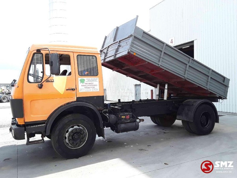Interior photo 1: Tipper Mercedes-Benz 1617