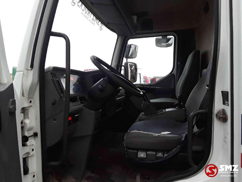 Interior photo 1: Box truck Renault Midlum 180