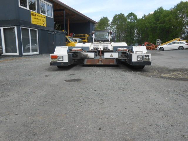 MAN AM110 Flugzeugschlepper - Pushback tractor: picture 3 MAN AM110 Flugzeugschlepper - Pushback tractor: picture 3