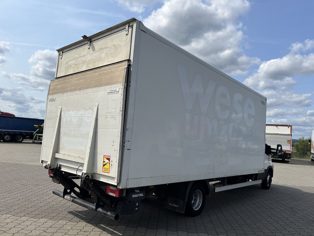 Iveco 70C18 Daily  Koffer mit Ladebordwand - Box van: picture 4 Iveco 70C18 Daily  Koffer mit Ladebordwand - Box van: picture 4