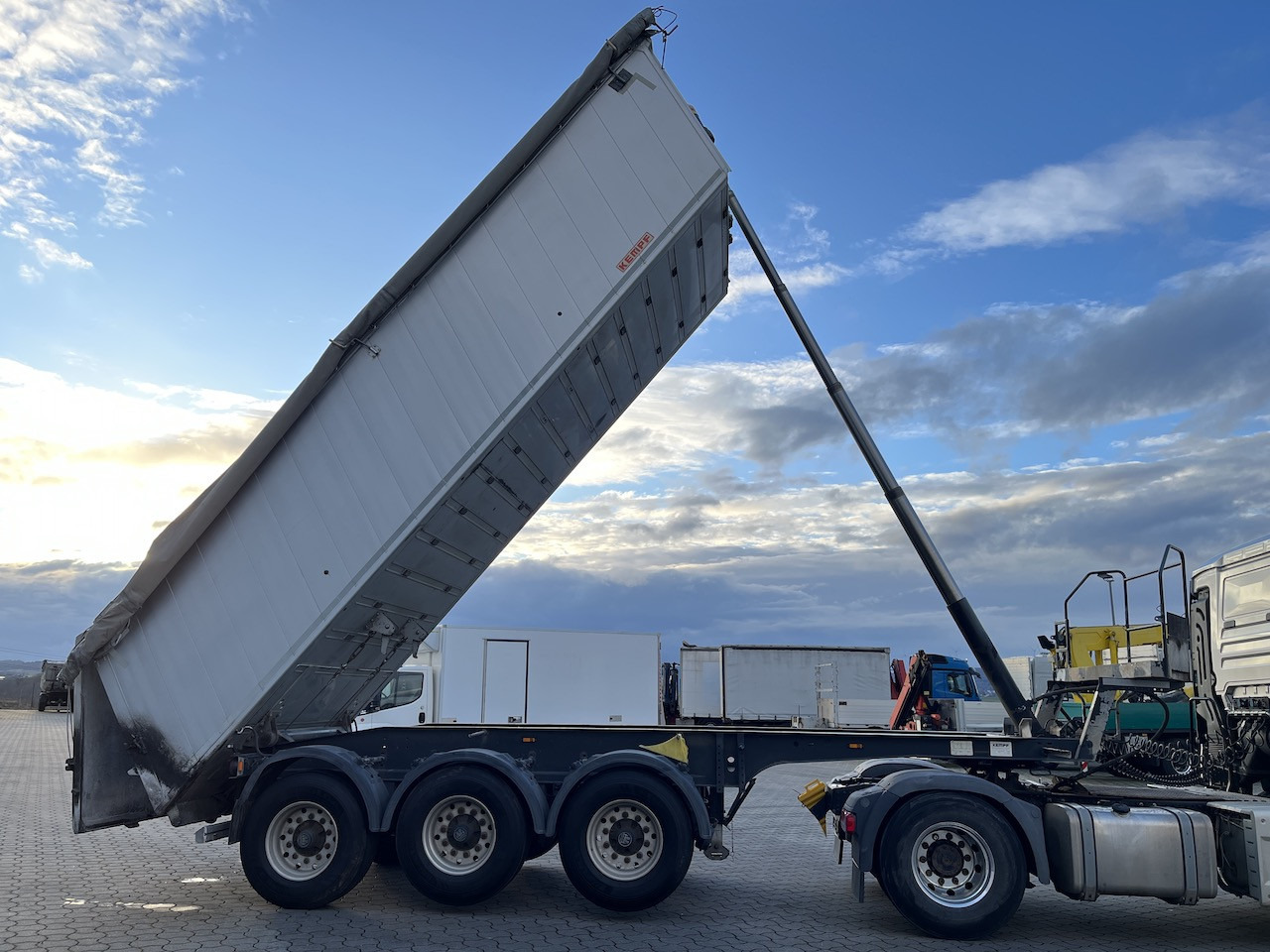 Tipper semi-trailer Kempf SKM 35 3 Thermo Mulde: picture 13 Tipper semi-trailer Kempf SKM 35 3 Thermo Mulde: picture 13