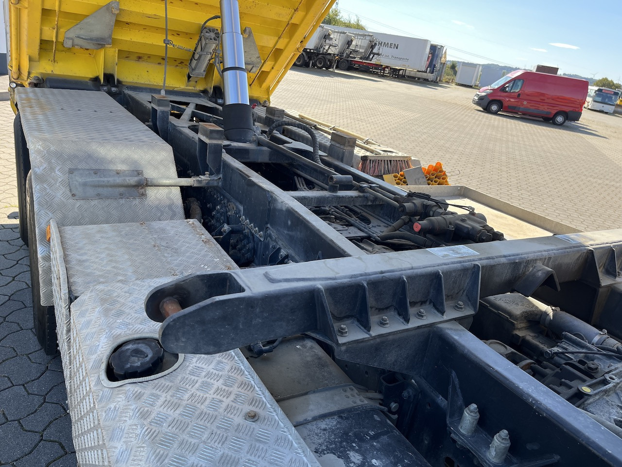 MAN TGS 28.480 6x4 4x4 Dreiseitenkipper Liftachse - Tipper: picture 3 MAN TGS 28.480 6x4 4x4 Dreiseitenkipper Liftachse - Tipper: picture 3