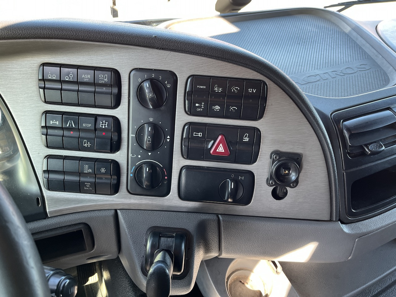 Mercedes-Benz 2541 6x2 Atlas 135.2E Pritsche 8,20 m - Curtainsider truck, Crane truck: picture 5 Mercedes-Benz 2541 6x2 Atlas 135.2E Pritsche 8,20 m - Curtainsider truck, Crane truck: picture 5