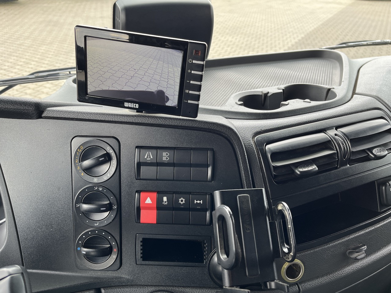 Mercedes-Benz Atego 823 4x2 AHK Hebezug Seilzug Brennholz - Open body delivery van: picture 3 Mercedes-Benz Atego 823 4x2 AHK Hebezug Seilzug Brennholz - Open body delivery van: picture 3