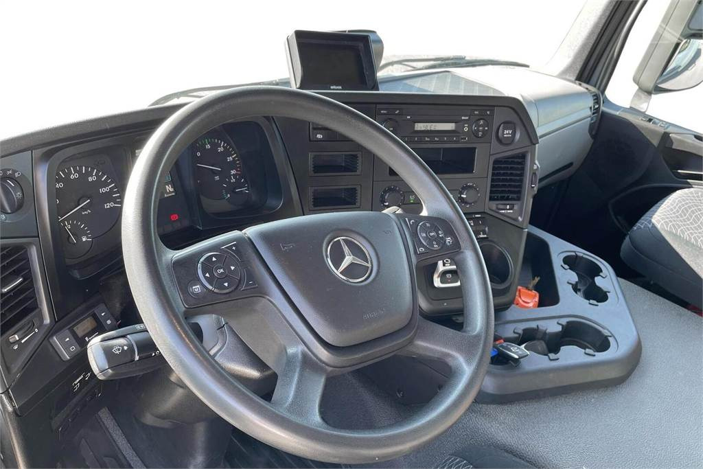 Leasing of  Mercedes-Benz Actros 1827 4x2 8,7m umpikori+PL nostin Mercedes-Benz Actros 1827 4x2 8,7m umpikori+PL nostin: picture 9