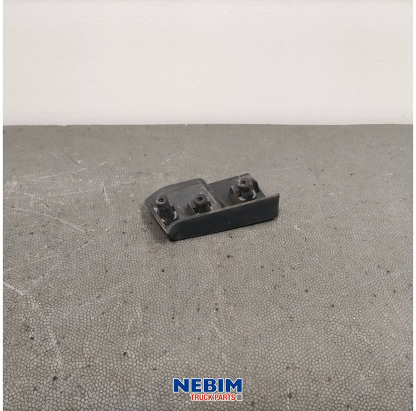 Volvo Volvo - 82453926 - Inzetstuk rechts - Spare parts for Truck: picture 2 Volvo Volvo - 82453926 - Inzetstuk rechts - Spare parts for Truck: picture 2