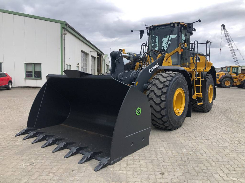 John Deere 744 P MIETE / RENTAL (12002126) - Wheel loader: picture 3 John Deere 744 P MIETE / RENTAL (12002126) - Wheel loader: picture 3