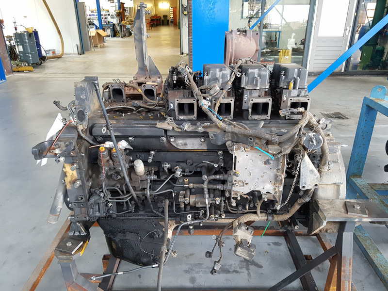 Komatsu SAA6D140E-6 FOR PARTS - Construction machinery: picture 1 Komatsu SAA6D140E-6 FOR PARTS - Construction machinery: picture 1