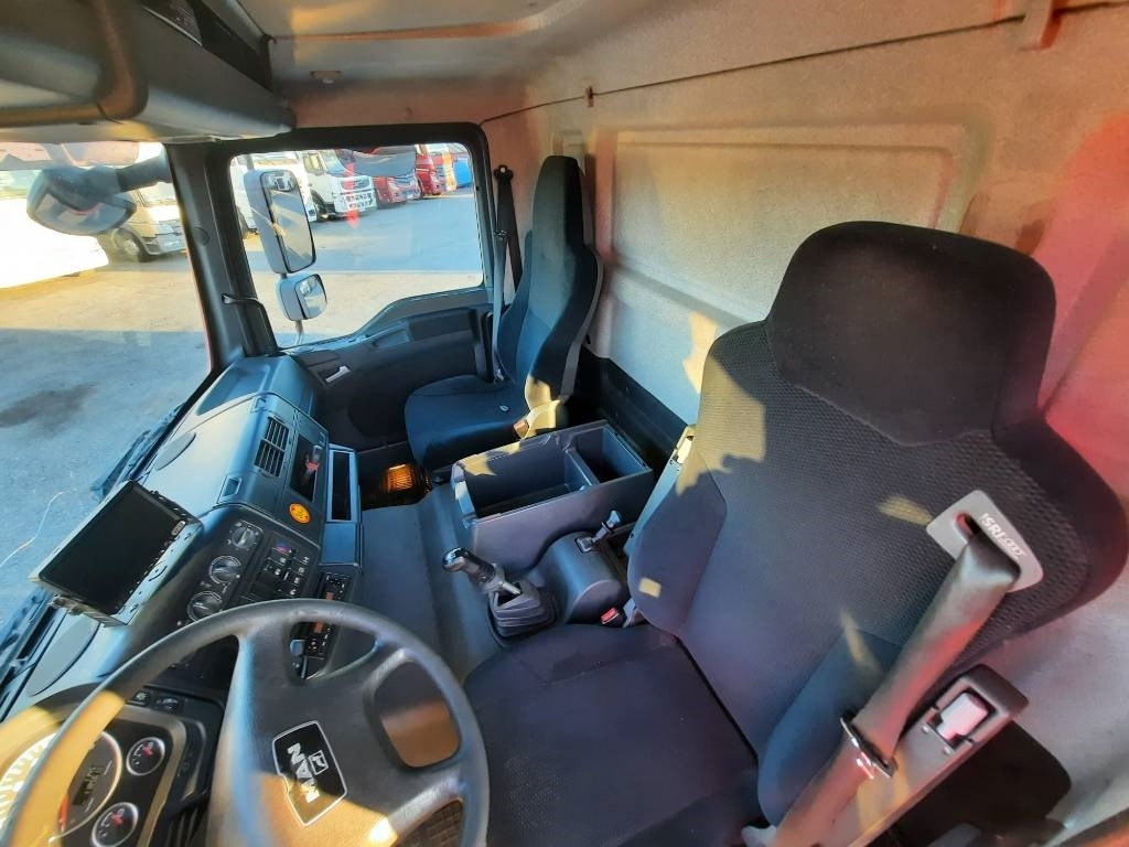 Box truck MAN TGL 12.220: picture 6