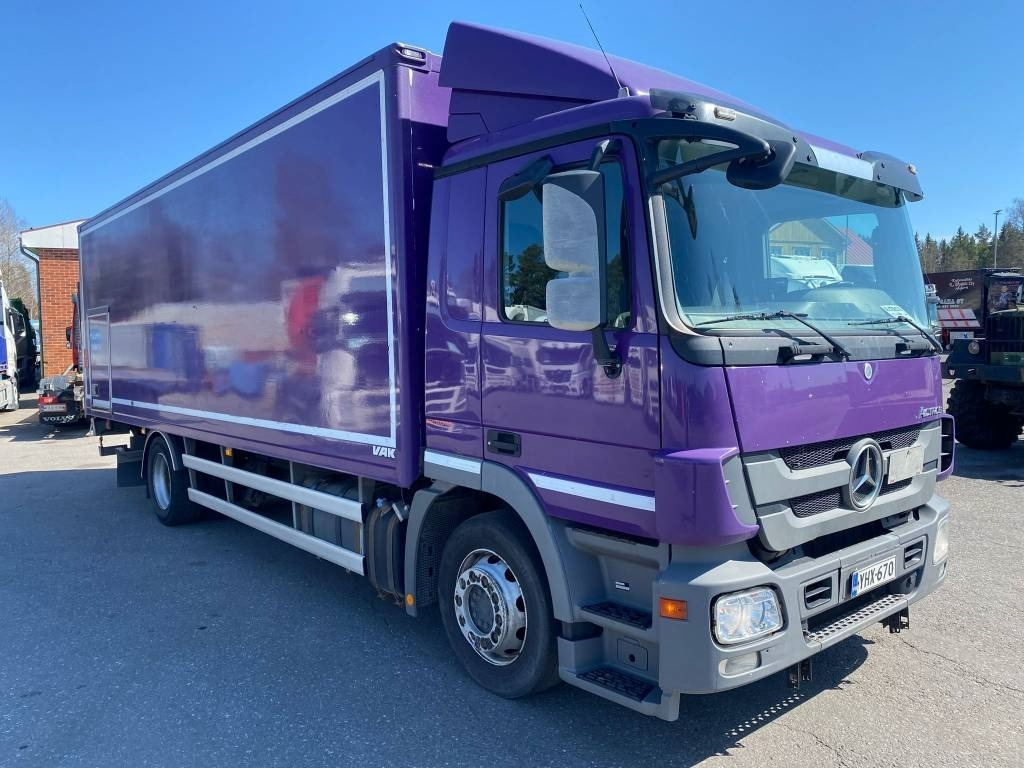 Mercedes-Benz Actros 1832 - Box truck: picture 2 Mercedes-Benz Actros 1832 - Box truck: picture 2