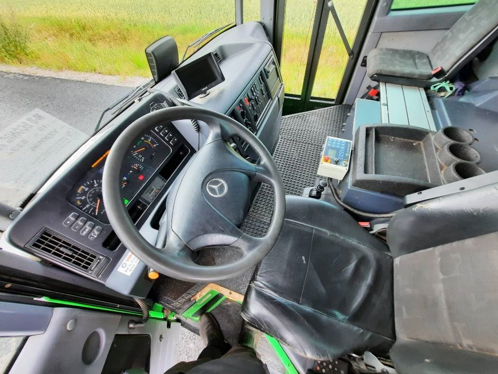 Leasing of Mercedes-Benz Econic 2633  Mercedes-Benz Econic 2633: picture 9