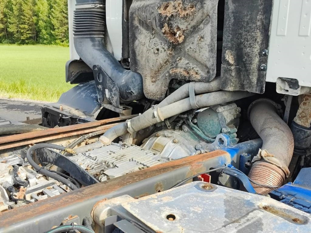 Cab chassis truck Volvo FM 13 400: picture 6