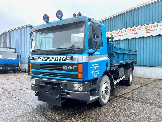 DAF 65.210 ATI 4x2 FULL STEEL KIPPER (EURO 2 / MANUAL GEARBOX / FULL STEEL SUSPENSION / P.T.O.) - Tipper: picture 1 DAF 65.210 ATI 4x2 FULL STEEL KIPPER (EURO 2 / MANUAL GEARBOX / FULL STEEL SUSPENSION / P.T.O.) - Tipper: picture 1