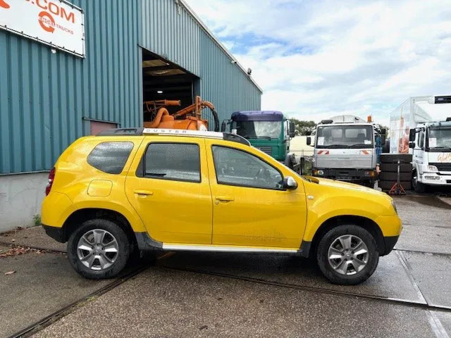 Dacia Duster 1.5DCI 4x4 MINI MPV (6 GEARS MANUAL GEARBOX / AIRCONDITIONING / CRUISE CONTROL / ETC.) - Car: picture 4 Dacia Duster 1.5DCI 4x4 MINI MPV (6 GEARS MANUAL GEARBOX / AIRCONDITIONING / CRUISE CONTROL / ETC.) - Car: picture 4
