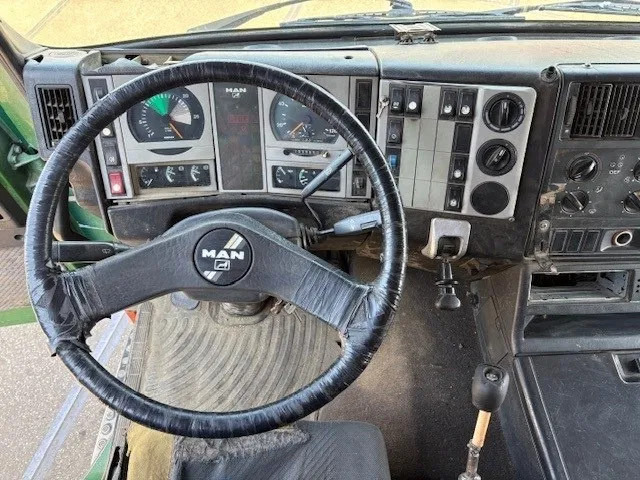 Tipper MAN 26.463 DF 6x4 MEILLER KIPPER (ZF16 MANUAL GEARBOX / ZF-INTARDER / FULL STEEL SUSPENSION / REDUCTION AXLES): picture 8 Tipper MAN 26.463 DF 6x4 MEILLER KIPPER (ZF16 MANUAL GEARBOX / ZF-INTARDER / FULL STEEL SUSPENSION / REDUCTION AXLES): picture 8