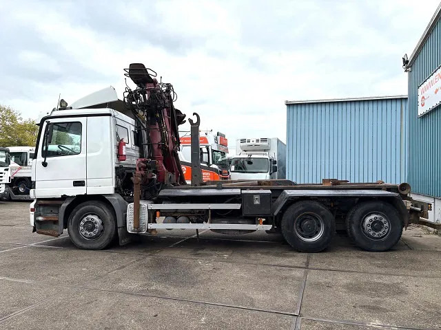Mercedes-Benz Actros 2540 L 6x2 MP1 WITH V-CRANE & HOOK-ARM SYSTEM (EPS WITH CLUTCH (3 PEDALS) / REDUCTION AXLE / STEEL-/AIR SUSPENSION / P.T. - Hook lift truck, Crane truck: picture 5 Mercedes-Benz Actros 2540 L 6x2 MP1 WITH V-CRANE & HOOK-ARM SYSTEM (EPS WITH CLUTCH (3 PEDALS) / REDUCTION AXLE / STEEL-/AIR SUSPENSION / P.T. - Hook lift truck, Crane truck: picture 5